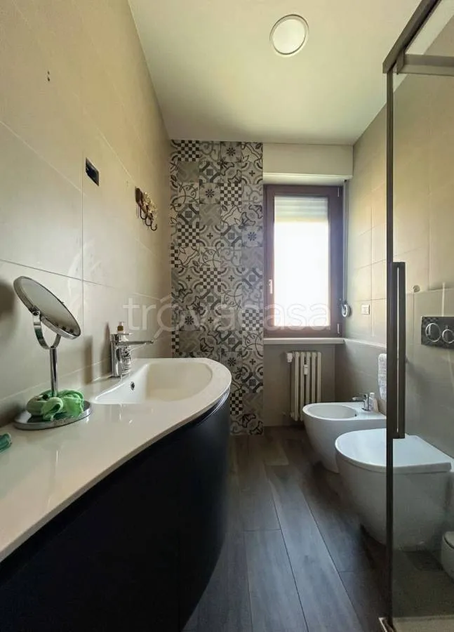 Bathrooms - Rustic Apartment with Veranda in Madonna dell'Olmo