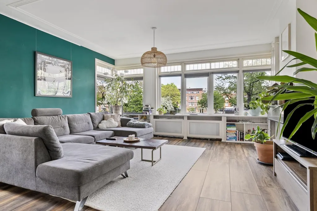 Séjour - Transformed Apartment with Garden in Rotterdam