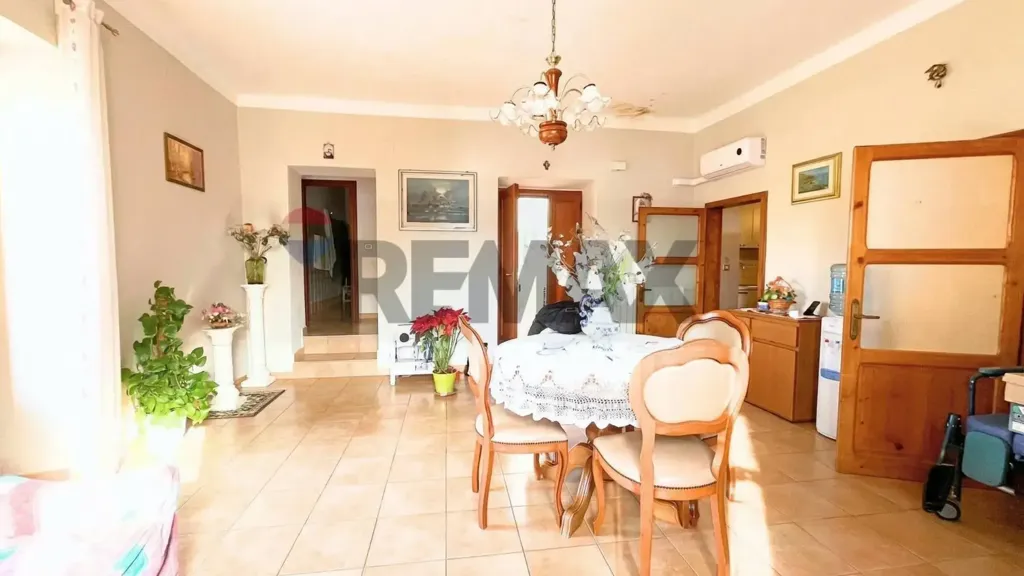 Söögituba - Apartment with Balcony View in Porto Azzurro