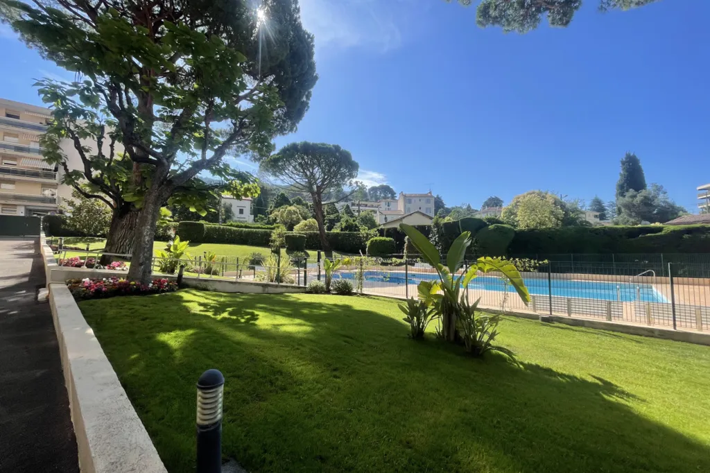 Aed - 2-Bed Apartment with Terrace in Le Cannet