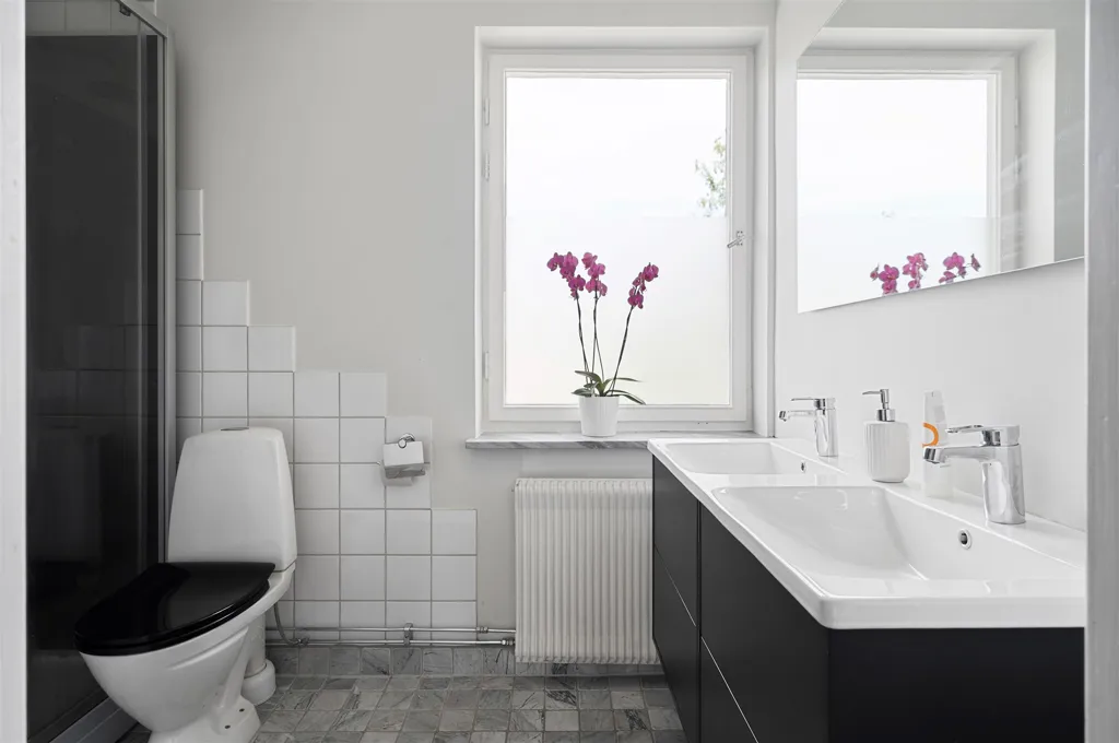 Salles de bain - Villa in Enskede, Ready for Sale