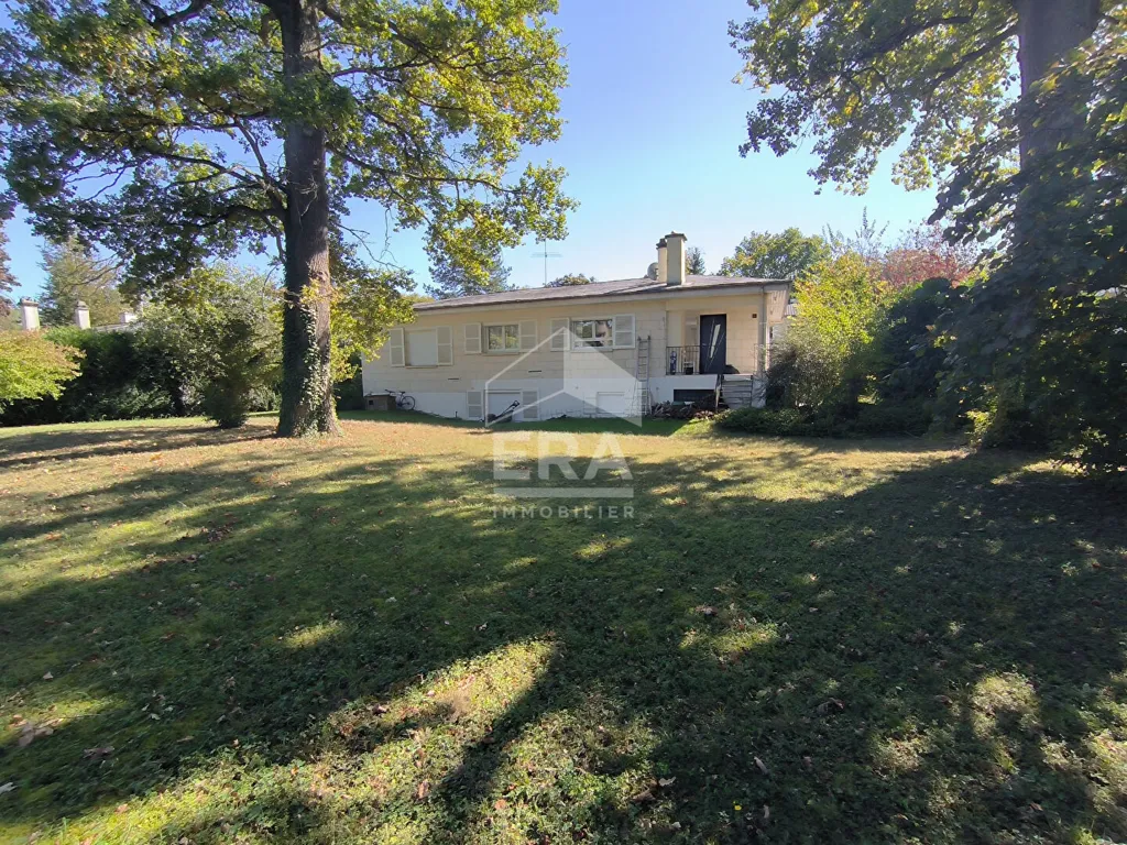 Jardin - Villa de Plain Pied avec Terrasse à Etolles