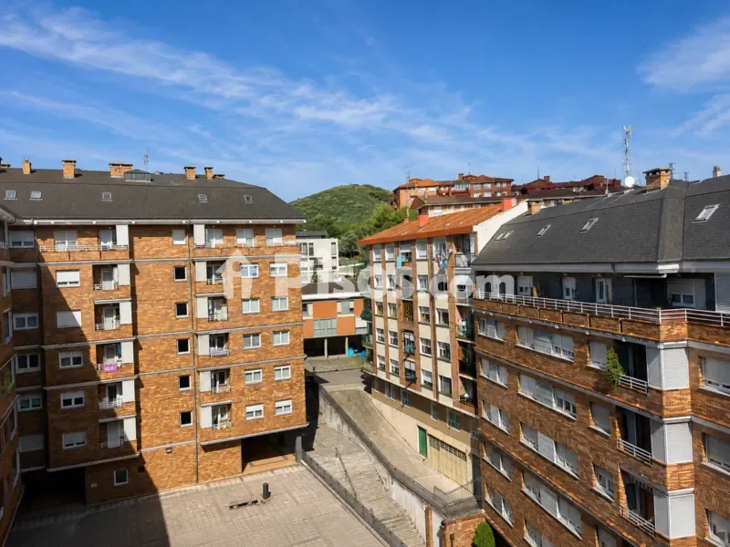 Balcon - Bright Duplex Apartment with Terrace in Lauaxeta