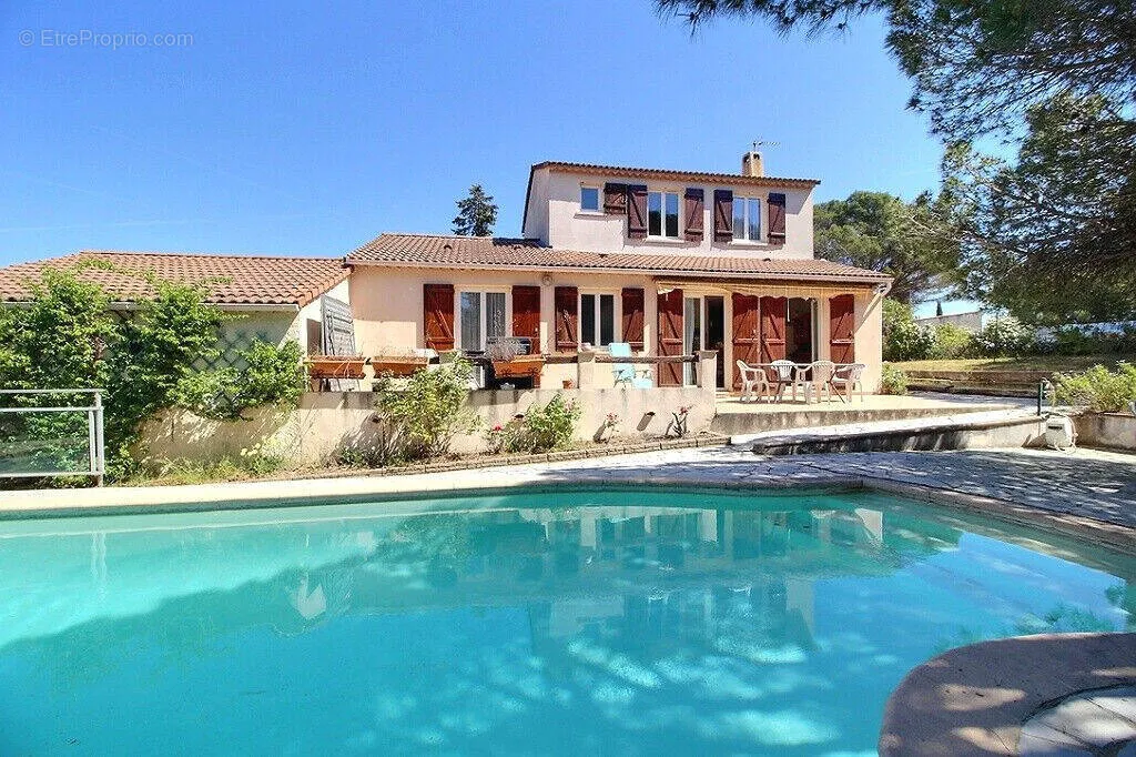 Piscine - Maison avec Piscine et Jardin à La Bouverie