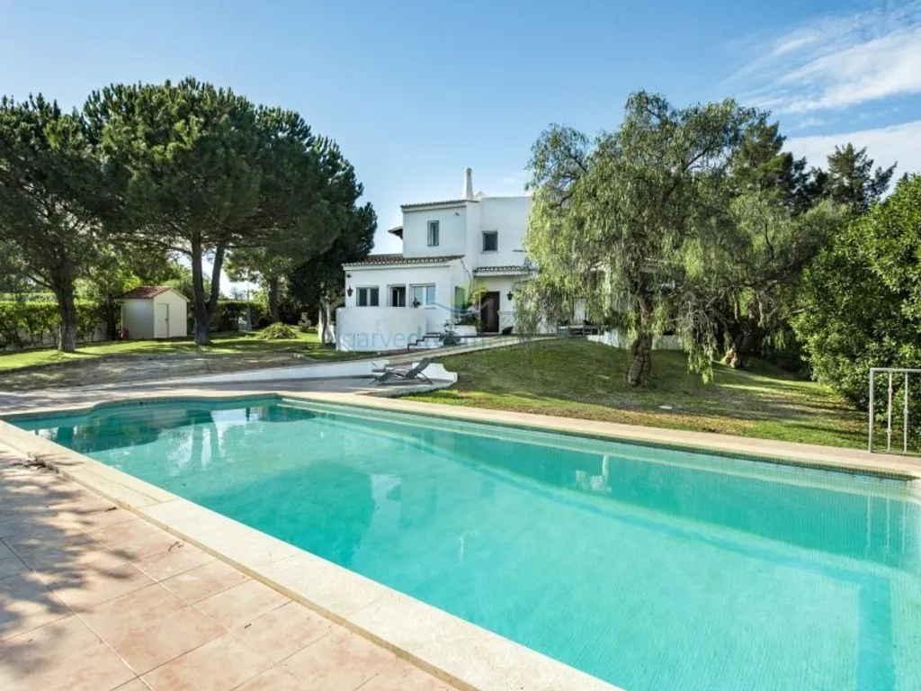 Bassein - Luxury Villa with Pool in Porches, Lagoa