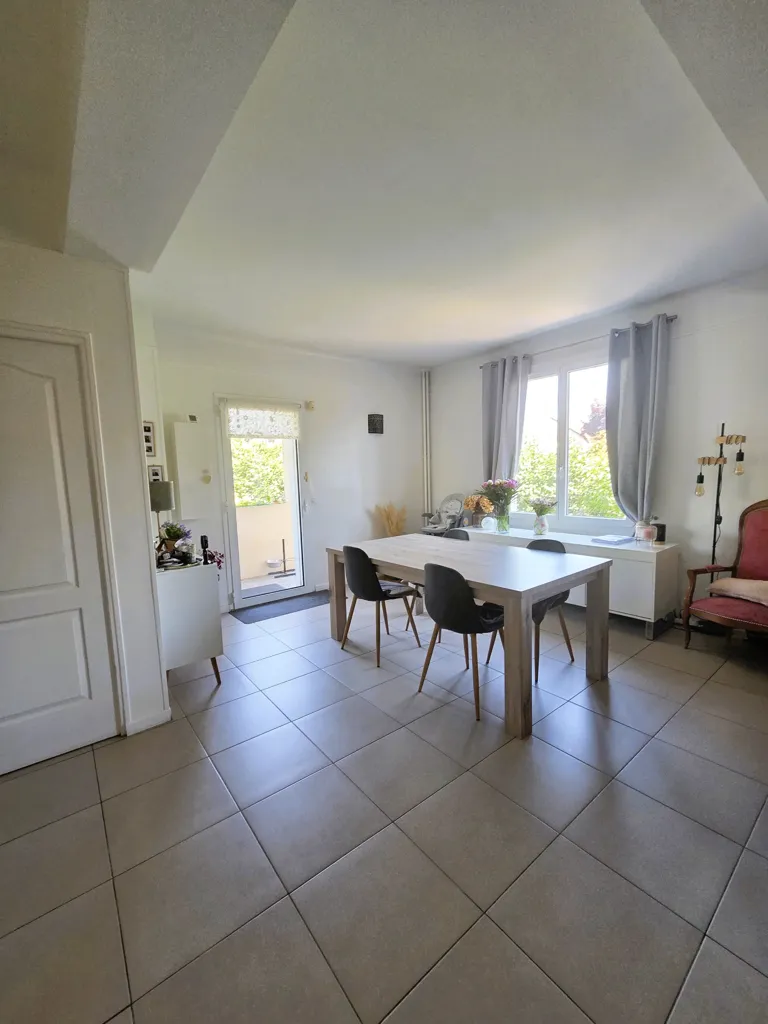 Salle à manger - Maison Individuelle avec Hauteurs de Plafond à Savigny-sur-Orge