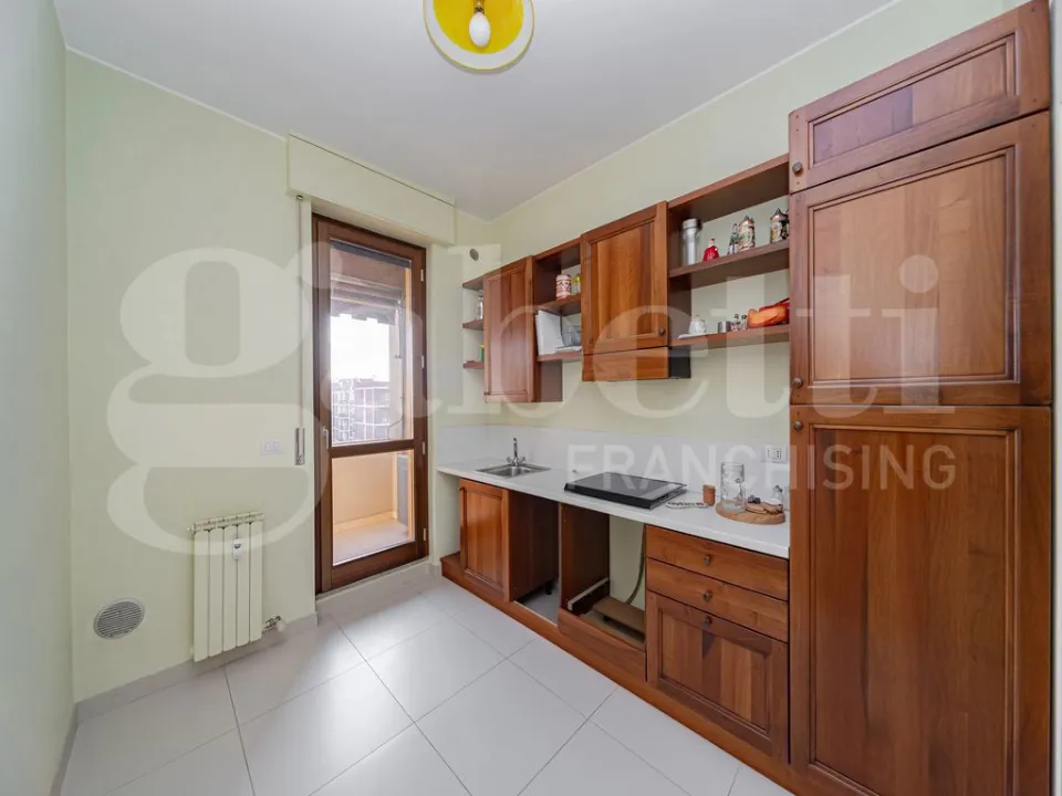 Cuisine - Modernised Apartment with Balcony in Monza