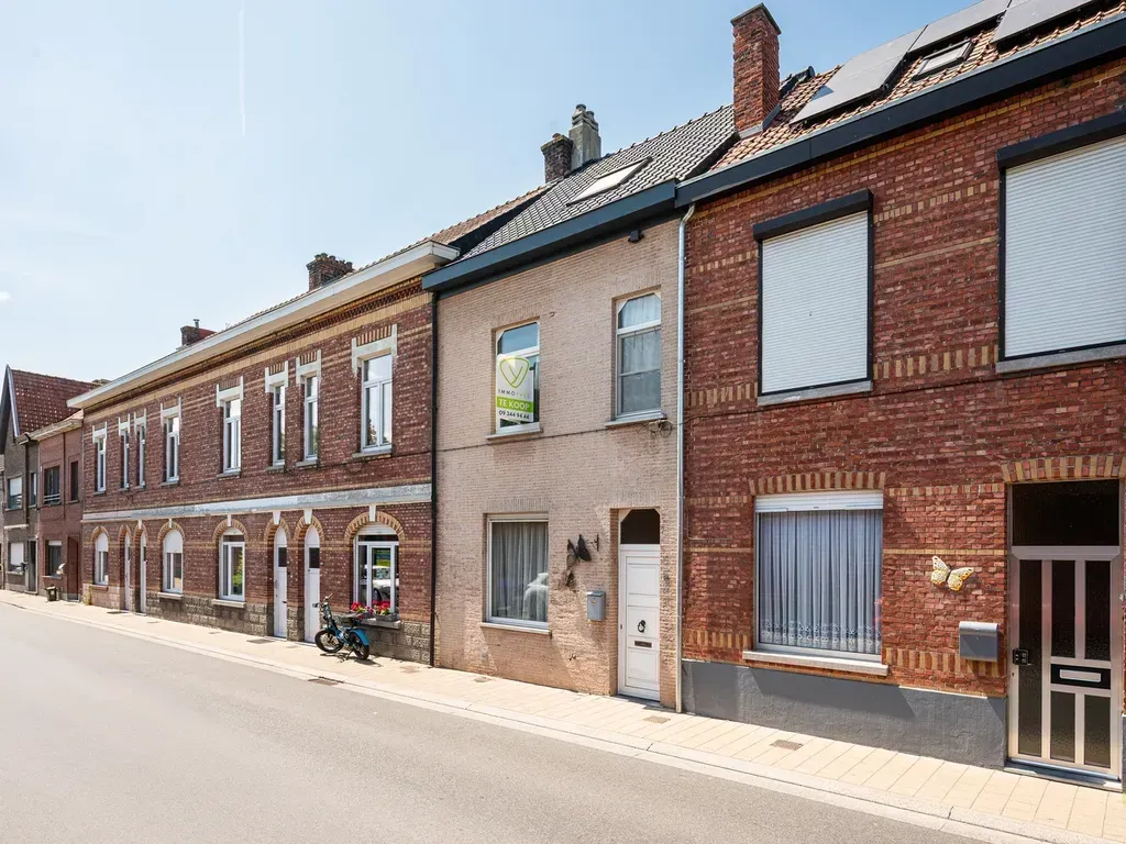 Välivaade - Renovatable House with Overlooked Courtyard in Eeklo