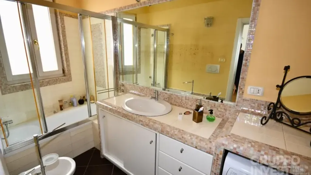 Bathrooms - Historic Palazzo with Panoramic Terrace in Ostuni