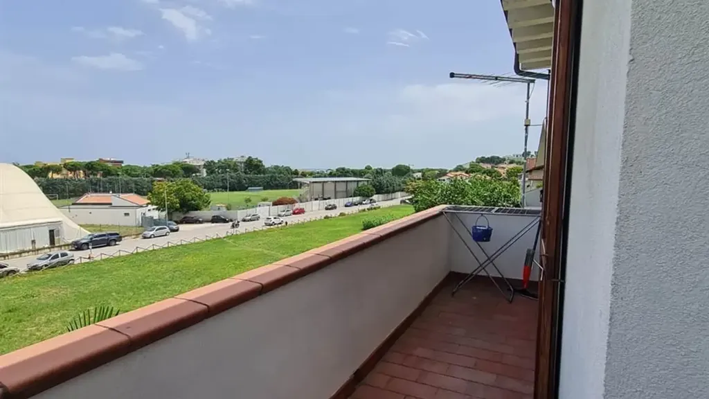 Balcony - Three-Bedroom Apartment with Balcony in Numana