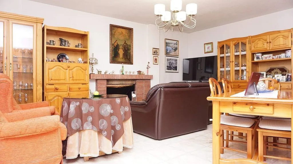 Söögituba - Chalet with Pool and Garden in Cajar