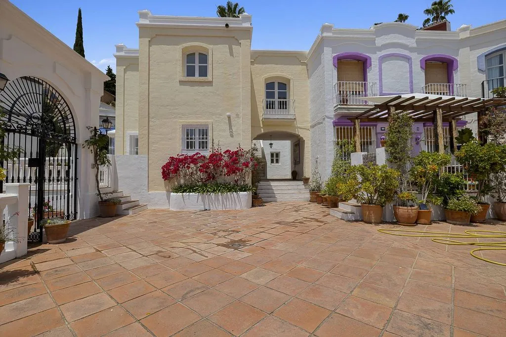 Garden - Newly Built Villa with Mountain Views in Benahavís