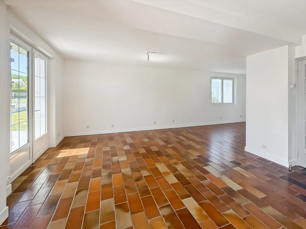 Elutuba - 5-Bedroom House with Garden in Vascœuil