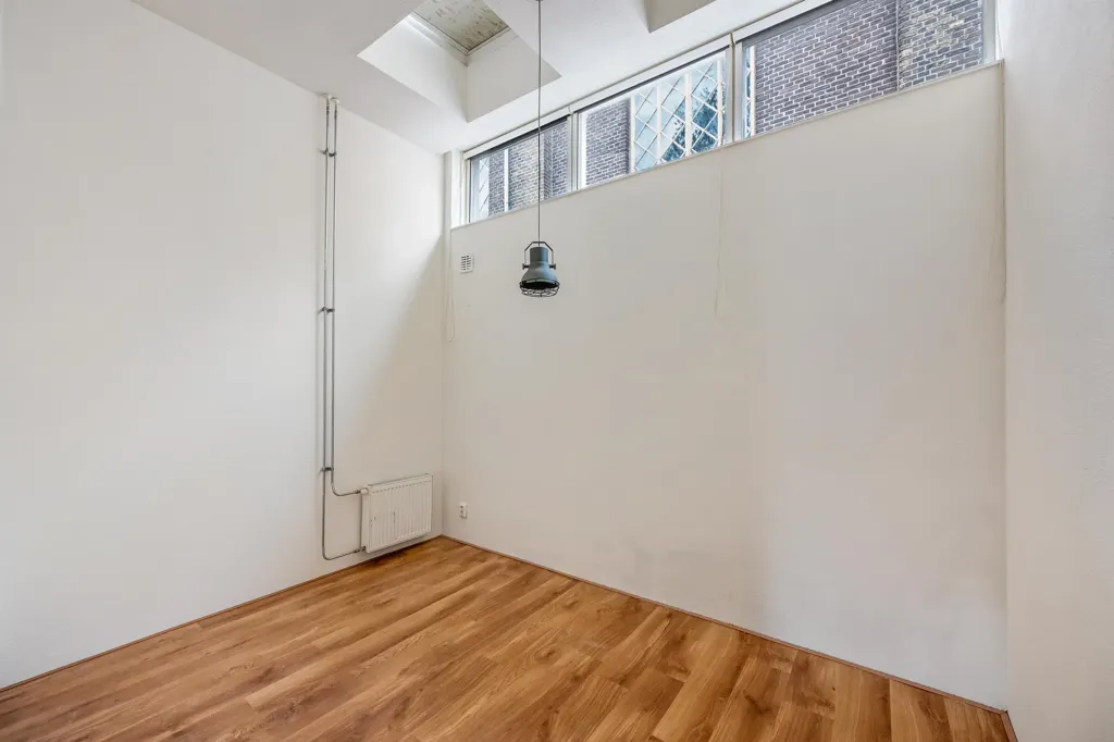 Toad - Modern Apartment with Large Windows in Oud-West