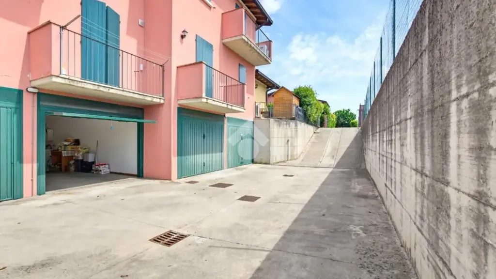 Välivaade - Bright Apartment with Terrace in Mazzano