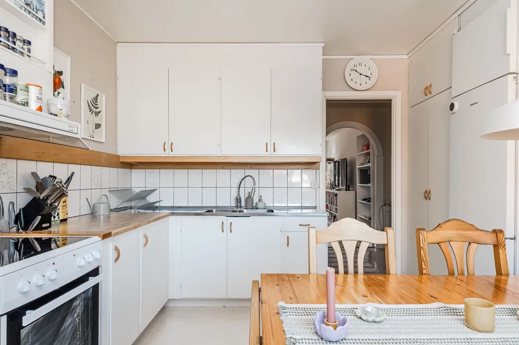 Cuisine - Apartment with South-Facing Balcony in Sundsvall