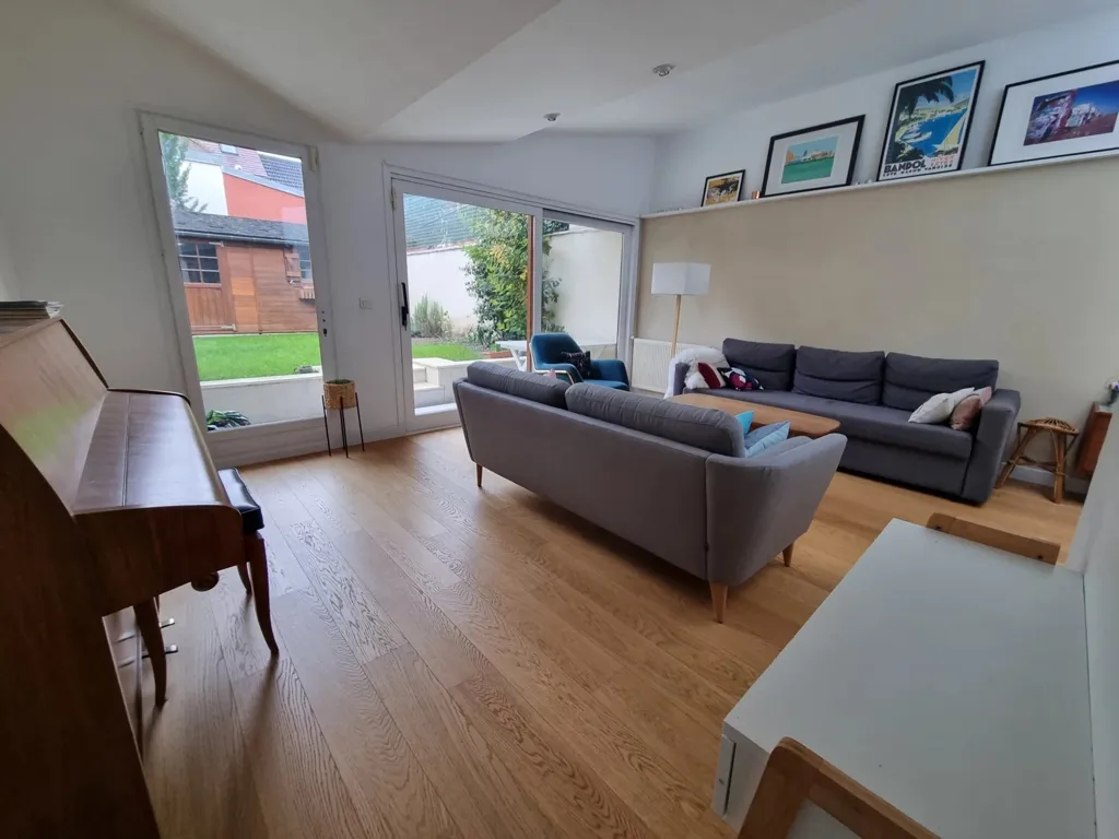 Elutuba - 5-Bedroom House with Garden in Croissy Centre
