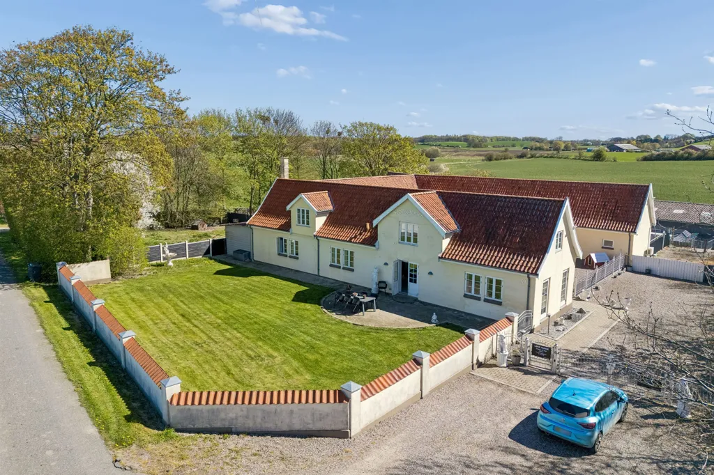 Õhuvaade - Mixed-Use Property with Kennel in Ruds Vedby