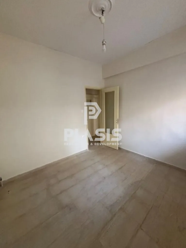 Pièces - Ground Floor Apartment with Balcony in Kerasini