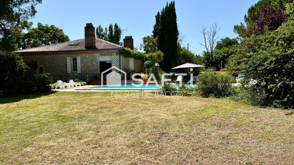 Bassein - Rustic Stone Farmhouse with Pool in Aiguillon
