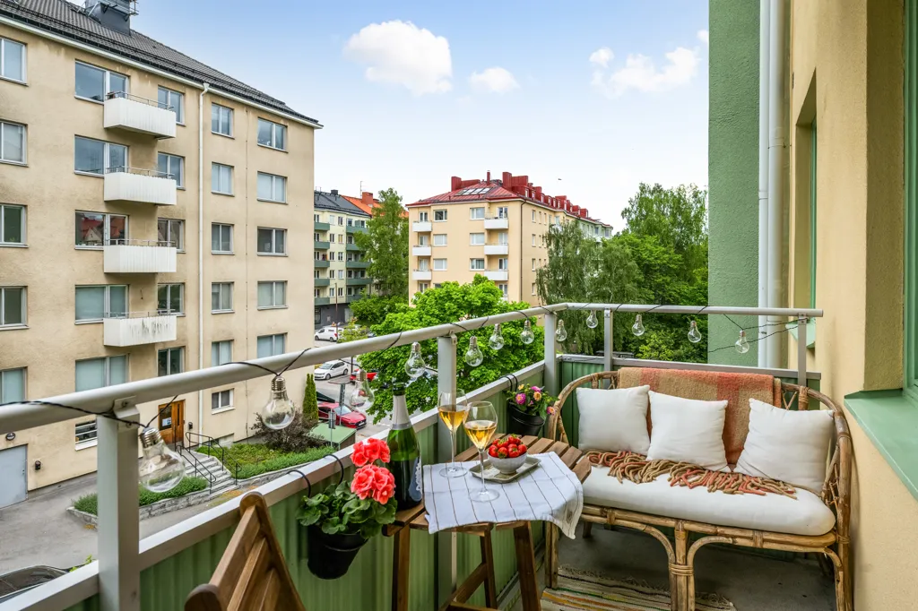 Balcon - Apartment with Balcony in Råsunda