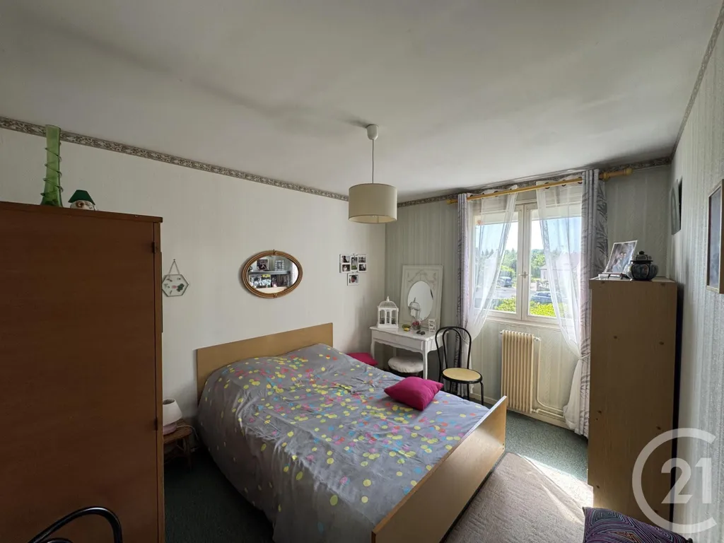 Chambres - Maison 5 Pièces avec Terrasse au Sud à Saint-Ay