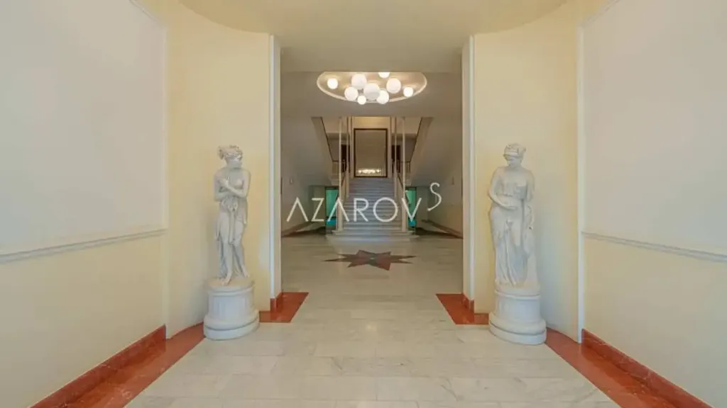 hallway_entrance