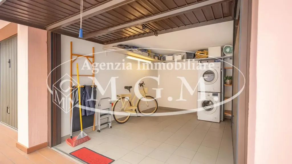 Garage - Modernised Apartment with Mansard in Lavaiano