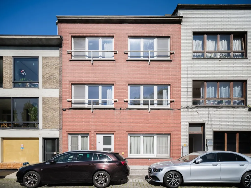 Exterior - Renovated Townhouse with Water View in Gent Centre