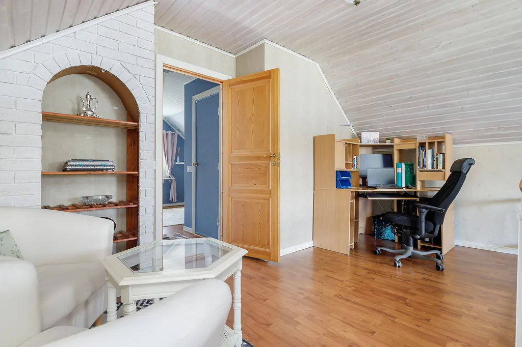 Bureau - Modern Villa with South Terrace in Popular Area