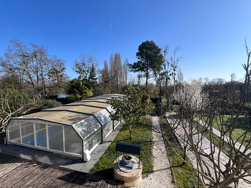 Terrasse - Maison de Caractère avec Piscine près de Bourges