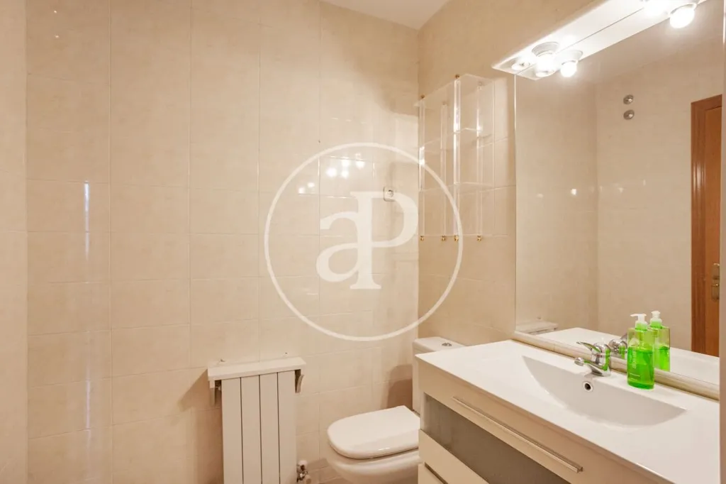 Vannitoad - Semi-detached Chalet with Terrace in Barajas