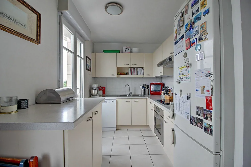 Cuisine - Duplex Lumineux avec Balcon à Chambourcy