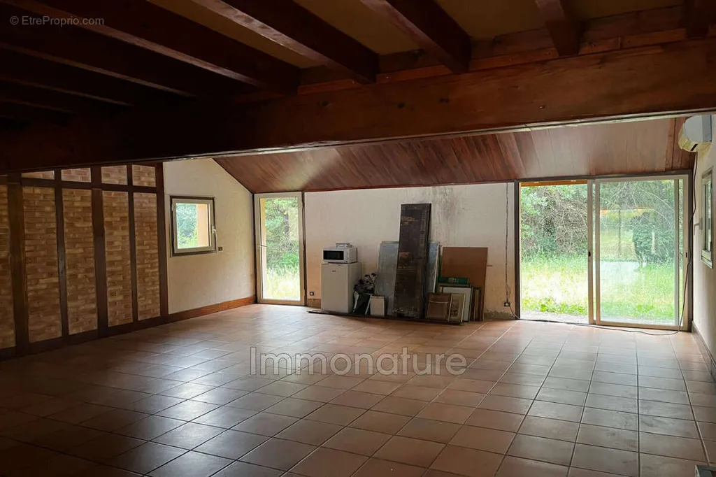Soggiorno - Villa with Garden in Laroque