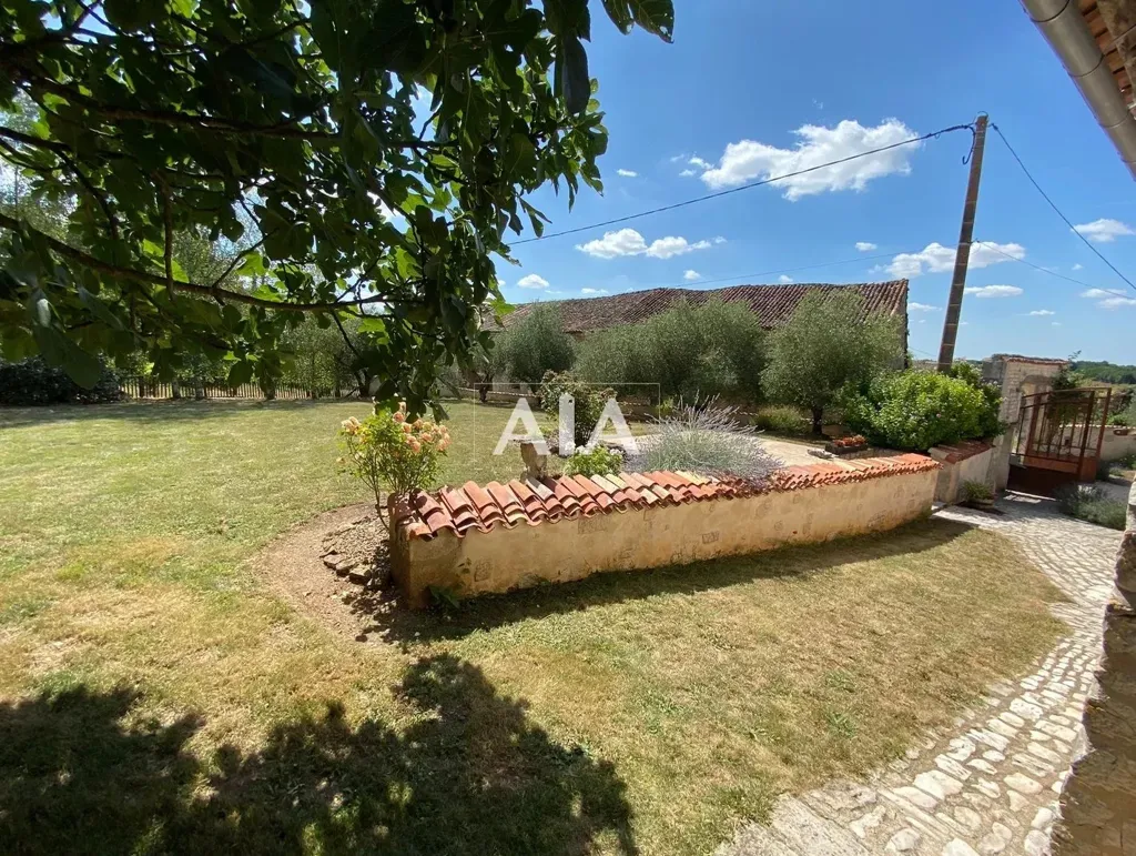Aed - Charming Property with Pool between Civray and Ruffec
