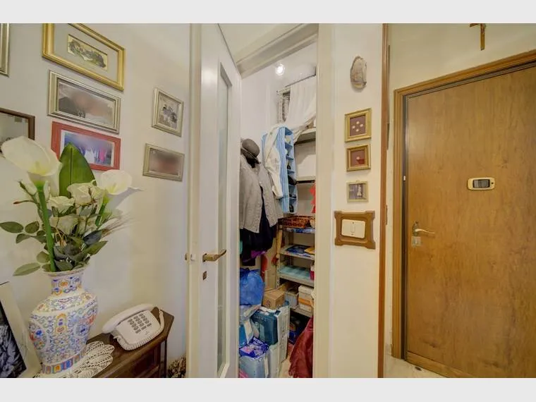 Esik - Partially Rented Flat with Balcony in Rivalta di Torino