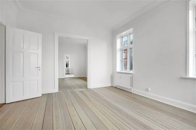 Séjour - 5-Room Apartment with Shared Garden in Central Location