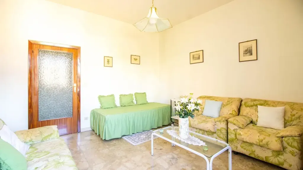 Séjour - Three-Bedroom Apartment with Balcony in Fermo