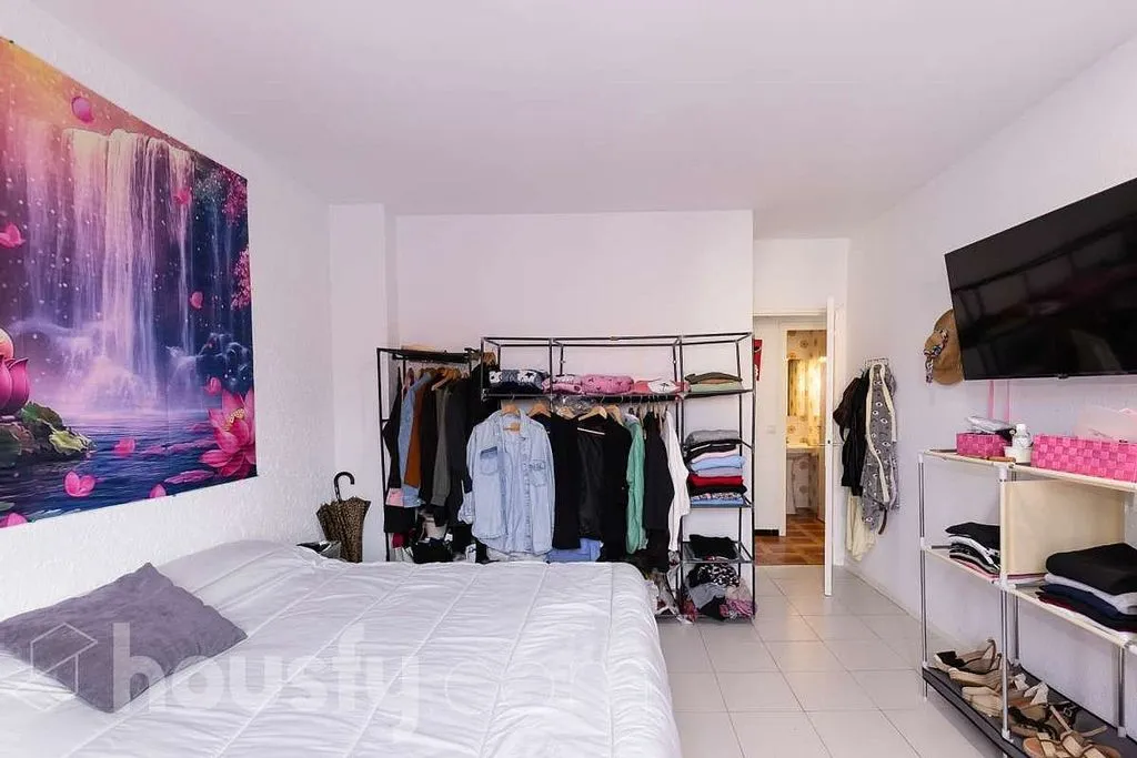 Bedrooms - Apartment with Balcony in Santa Bàrbara