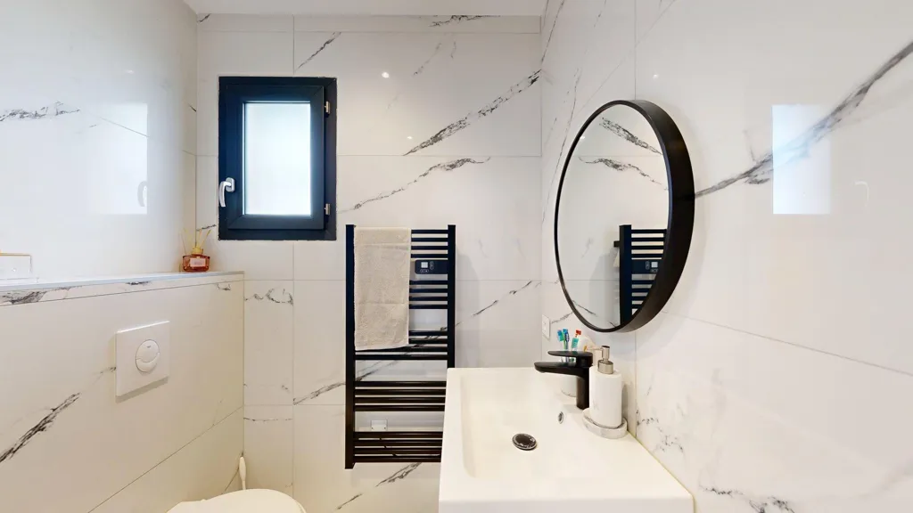 Bagni - Contemporary House with Pool in Malemort-du-Comtat