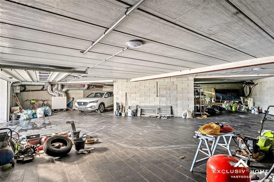Garage - Villa Moderne avec Spa à Bruxelles Ouest
