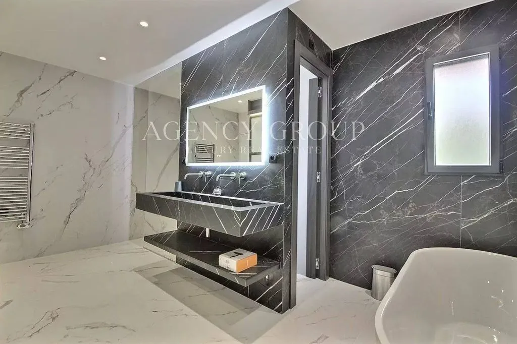 Salles de bain - Villa Luxueuse avec Piscine à Mougins