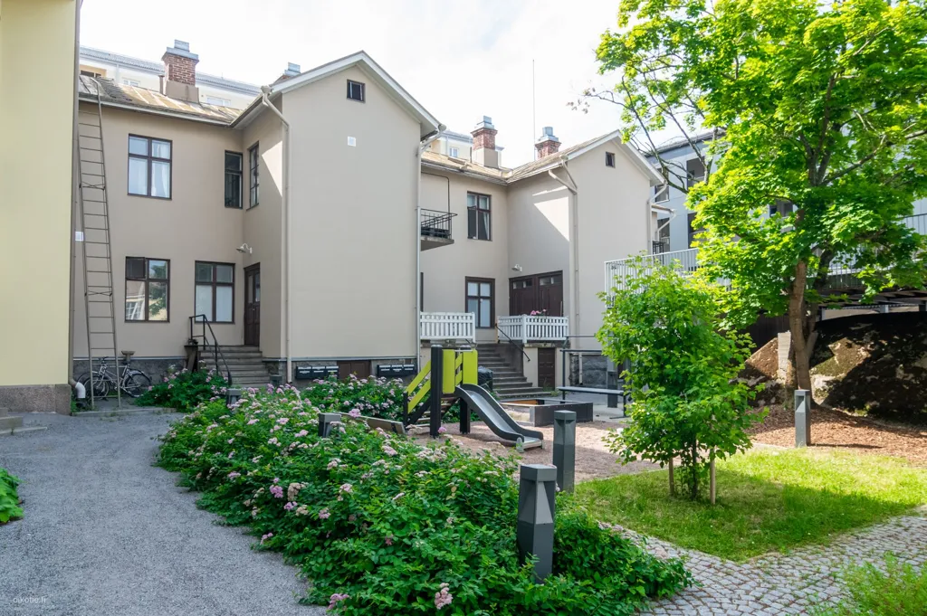 Jardin - 1930s Mixed-Use Building with Garden in Vaasa Centre
