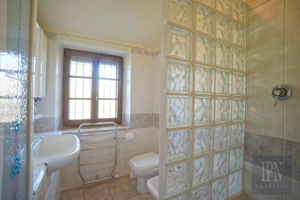 Salles de bain - Rustic Riverfront House in Umbertide
