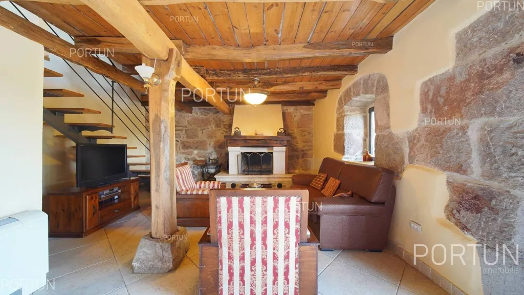 Séjour - Renovated Estate with Panoramic Views in Lupoglav