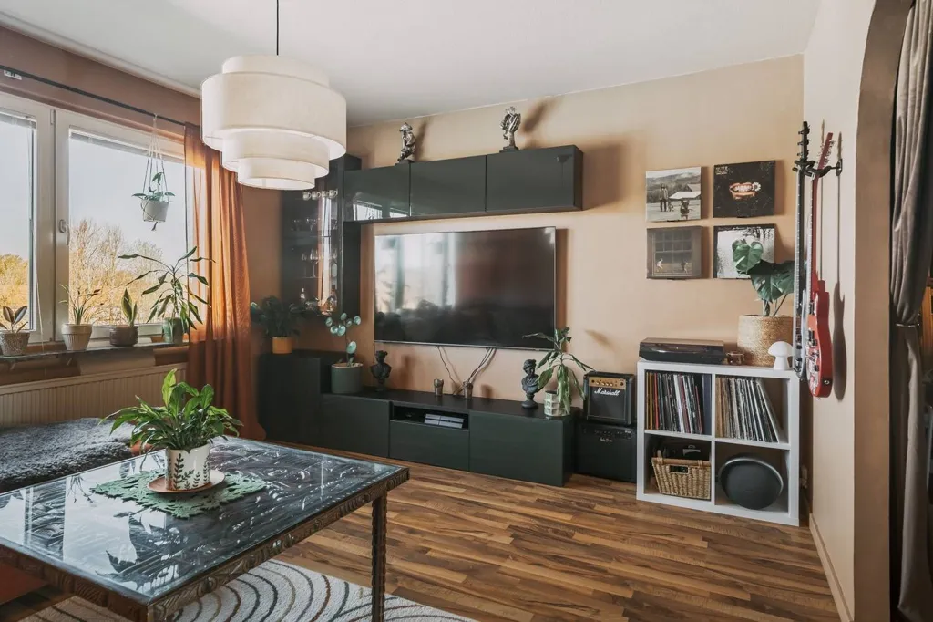 Living Room - Spacious 1-Bedroom Flat with Balcony in Lidköping