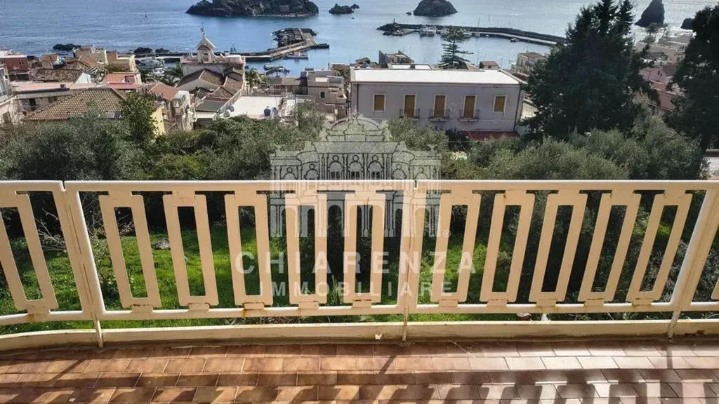 Rõdu - Panoramic Apartment with Terraces in Aci Castello