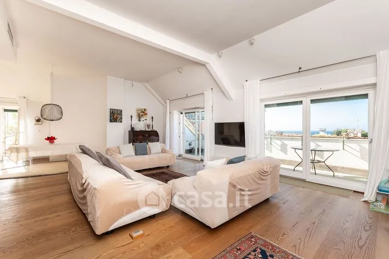Elutuba - Penthouse with Panoramic Terraces in Genoa