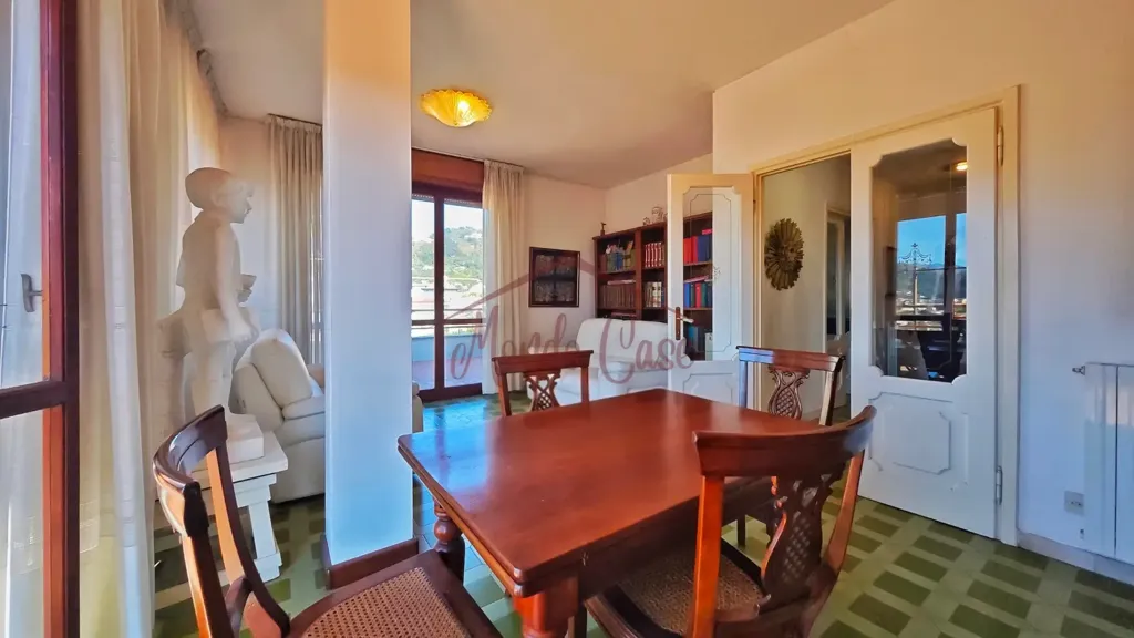 Salle à manger - Penthouse with Panoramic View in Massa Centre