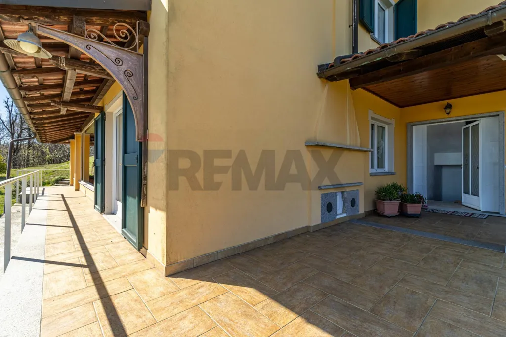 Terrazza - Villa indipendente con parco privato a Magnano